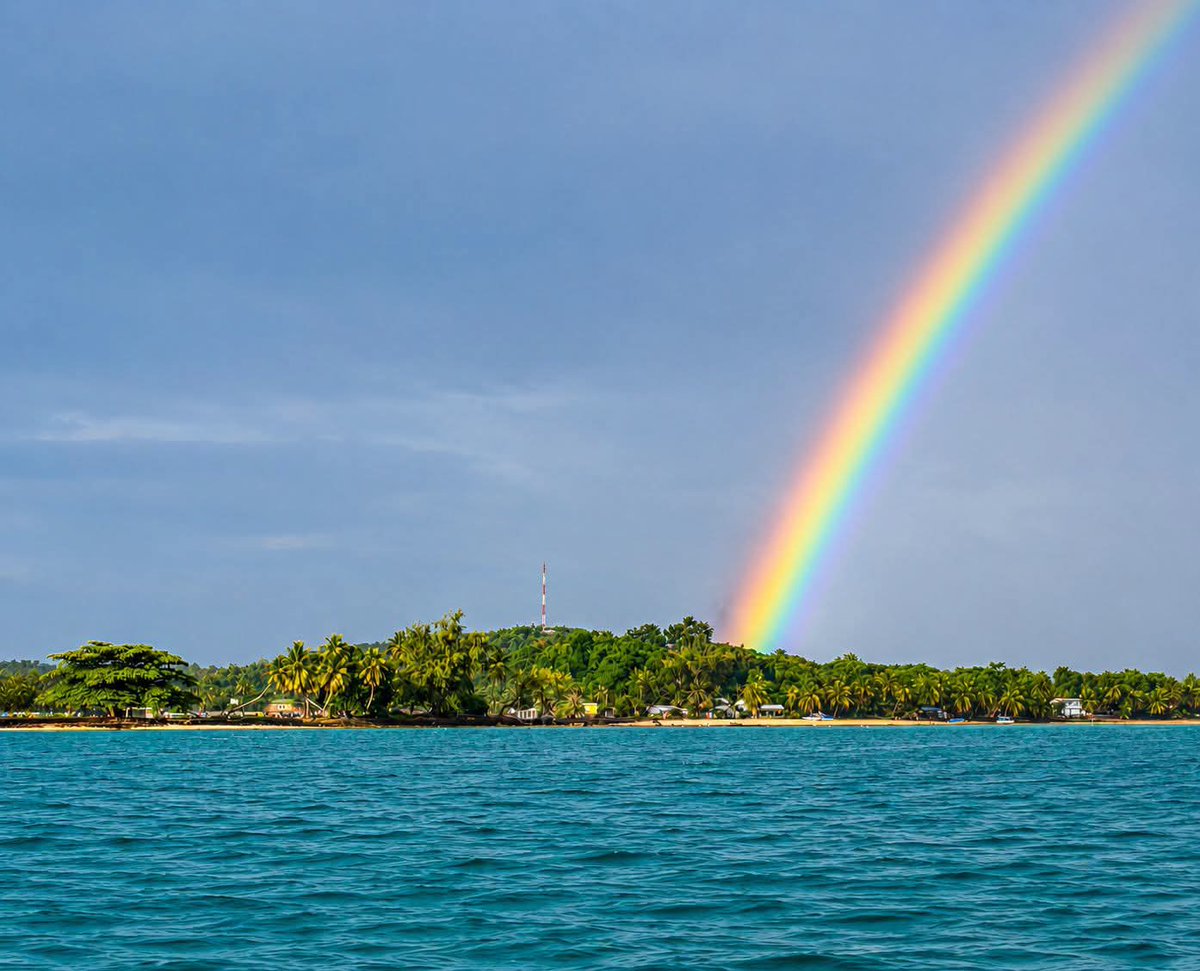 Kaylee897260686's tweet photo. Arc en ciel pris en bateau en partant de Sainte Marie. 
Bonne soirée à vous tous. https://t.co/47fqj37dt5