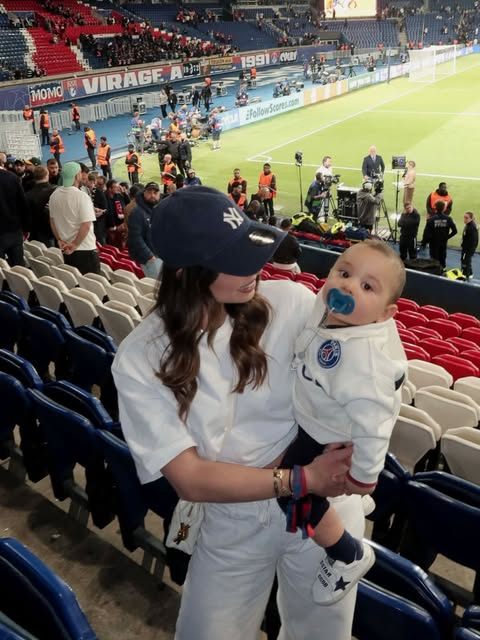 MegaPSG_'s tweet photo. ❤️💙 Margarida Ramos: "Avec toi, nous avons vécu nos plus beaux moments et chéri nos plus belles histoires.

Tu nous as donné bien plus que ce que nous avions jamais espéré. Nous partons le cœur comblé, mais avec une part de nous-mêmes qui reste ici.

Je t’aime plus que je ne l’aurais jamais cru.

À bientôt ♡"