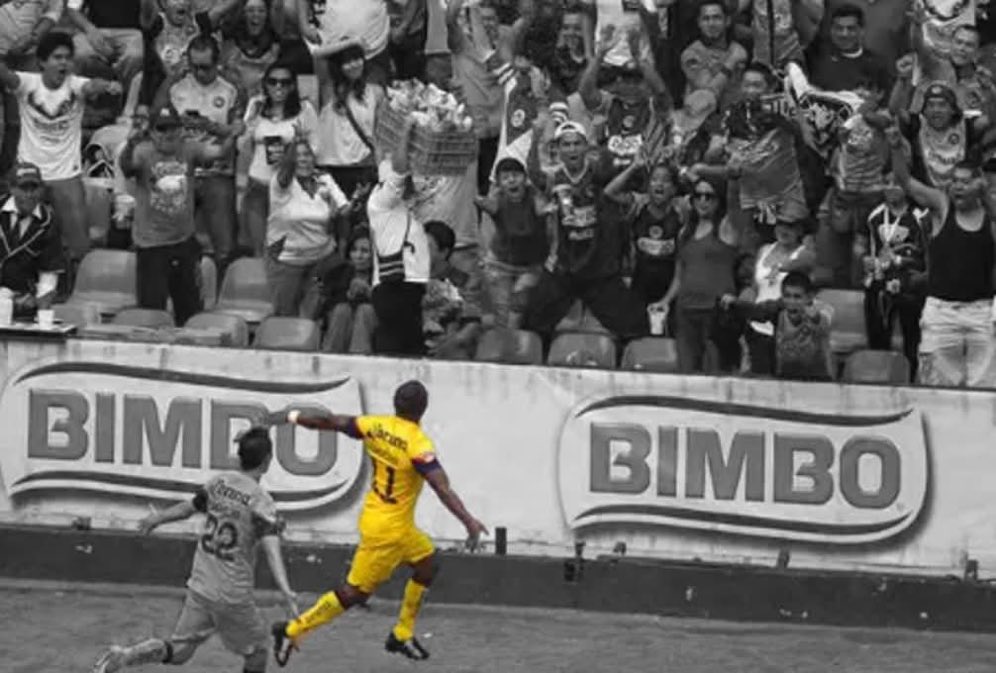 BarceMan's tweet photo. En tu estadio y con su gente, es hoy, danos una manito desde donde sea que estés Chucho querido🇪🇨 https://t.co/76b2zi1f08