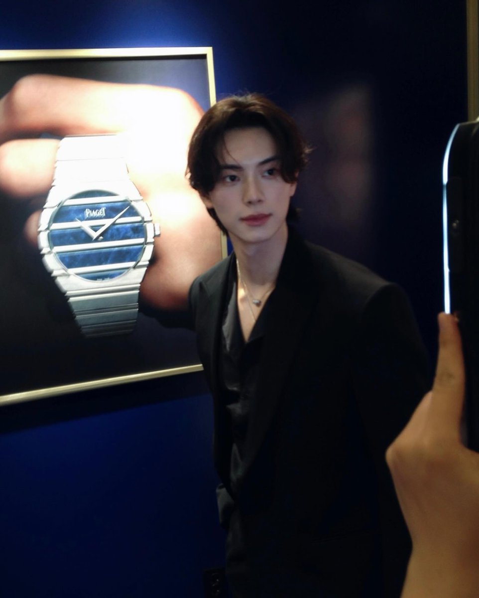 AllLeeChaeMin's tweet photo. |📷| 260630 l.c.m____ [IG]

✨อีแชมินในฐานะแบรนด์แอมบาสเดอร์ของ Piaget หล่อสง่า 

#PIAGET #PiagetArtOfColour #피아제 
🔗 https://t.co/lzm7j7Xu0I

#이채민 
#LEECHAEMIN 
#อีแชมิน
#イチェミン 
#李彩玟
(1) https://t.co/msEdiCuMyS