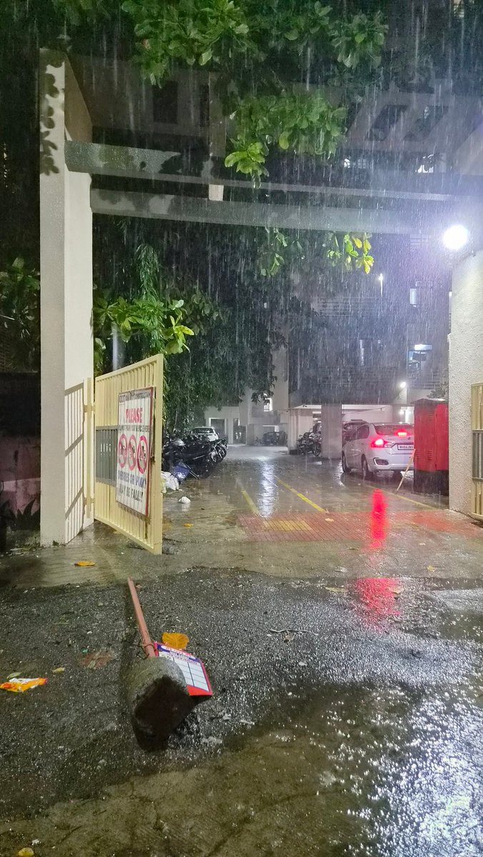 911rk's tweet photo. @TMCaTweetAway TMT signage is uprooted and lying flat on ground middle of the road near Nature glory parsik nagar. Kindly take care of it. https://t.co/uNndk24eeb
