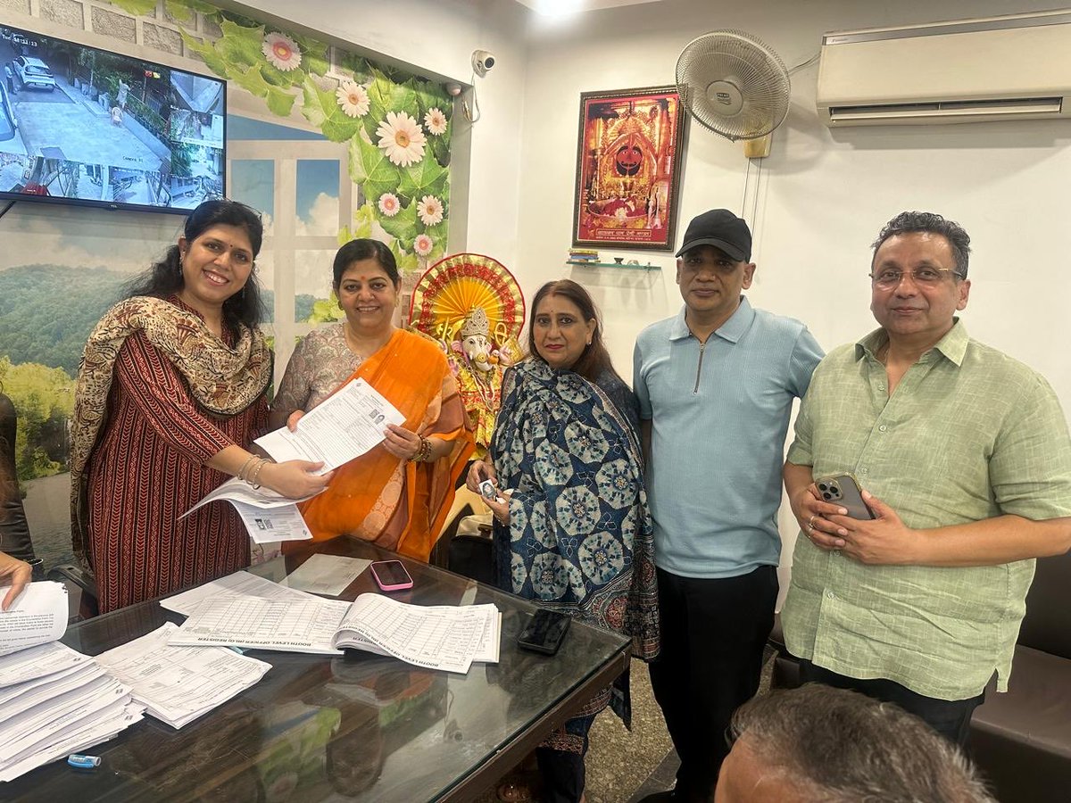 shobhavijender3's tweet photo. It's a matter of great privilege that SIR has begun in Delhi. I visited my booth no. 91 and reconfirmed my vote today. Let's all cooperate with officials as we move towards One Nation, One Election #SIR #onenationoneelection #Delhi https://t.co/PAtaV1GSEu