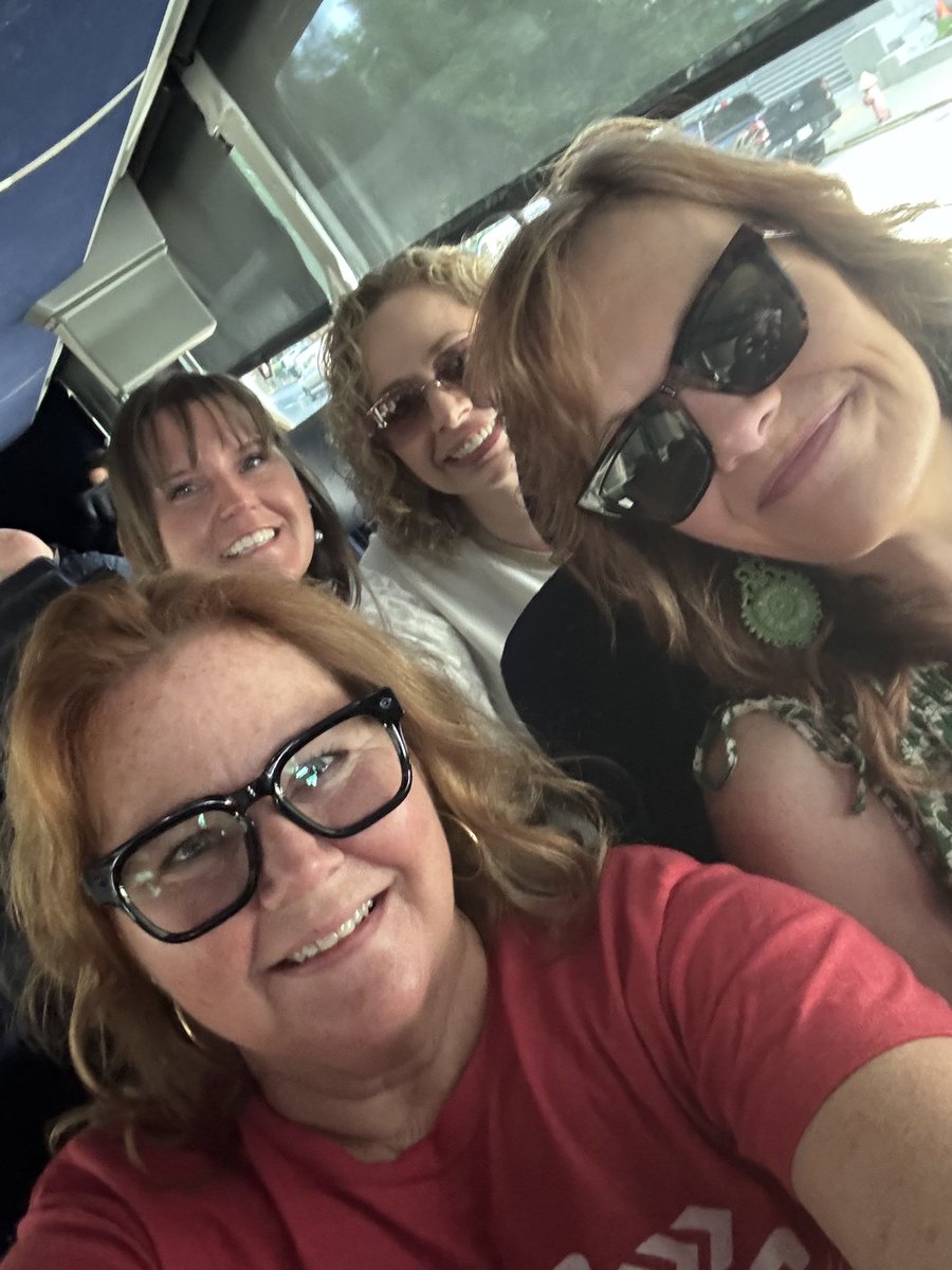 MaryBeth_Vance's tweet photo. Day 2 in St Louis, off to the Arch!! @KEDCGrants @KedcARTS @DrJWEvansJr @KingWendy_m @BryantWeiner @Metcalfma78 @SladeShelly https://t.co/goOER5DsvH