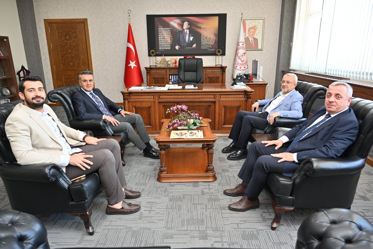 denizlimem's tweet photo. 📚🤝 Yaz Okulu İş Birliği Protokolü İmzalandı

İl Millî Eğitim Müdürümüz Emre Çalışkan, Denizli İl Müftüsü Abdullah Pamuklu, Denizli Gençlik ve Spor İl Müdürü Süleyman Erdoğan ile Türkiye Gençlik Vakfı Denizli İl Temsilcisi Ali Durmuş'un katılımlarıyla; Denizli İl Millî Eğitim Müdürlüğü, Denizli İl Müftülüğü, Denizli Gençlik ve Spor İl Müdürlüğü ve Türkiye Gençlik Vakfı Denizli İl Temsilciliği arasında Yaz Okulu İş Birliği Protokolü Müdürlüğümüz Toplantı Salonu'nda imzalandı.

@emre_caliskan 
@Yusuf__Tekin 
@tcmeb