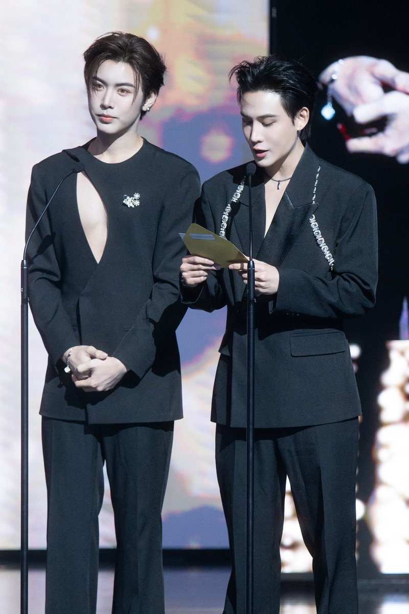 InsightArtistTH's tweet photo. “อิน อินทัช และ เอฟโฟร์ พีรวิชญ์” ผู้ประกาศรางวัล
สาขานั���แสดงสมทบคู่ GL ยอดนิยมแห่งมหาชน
GL Supporting Duo – People’s Choice Award

ในงานประกาศรางวัล The Viral Hits Love Moment Awards 2026

#TheViralHitsLoveMomentAwards2026
#InsightArtist #in_intouchh #forawitch https://t.co/gS7dKFCLKO