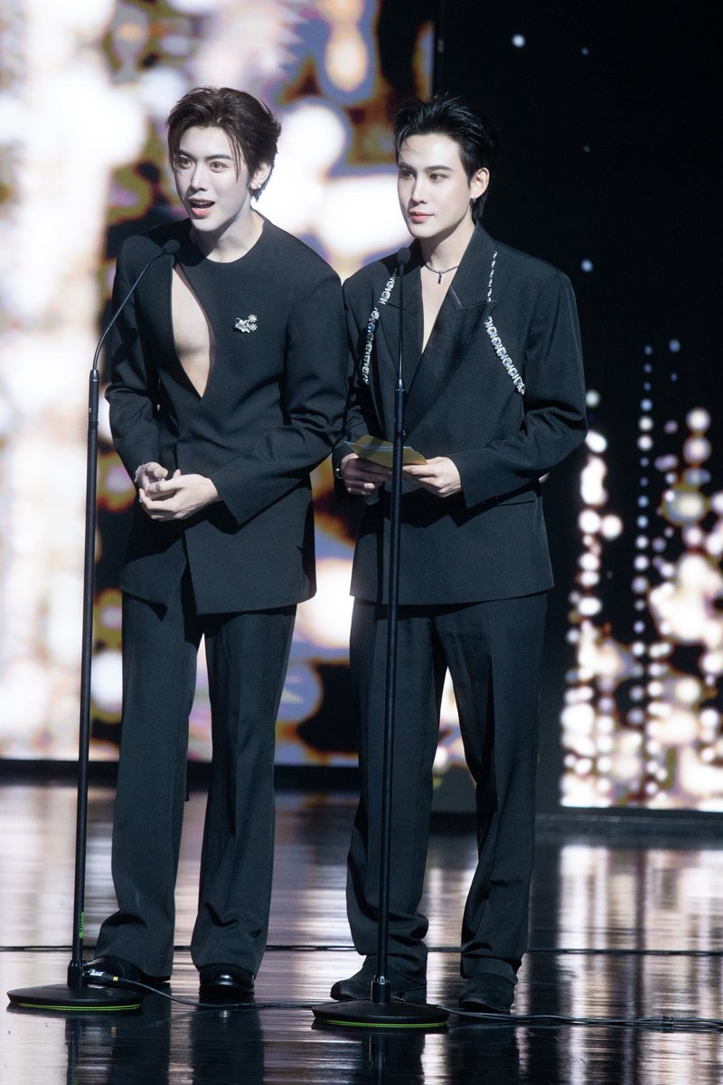 InsightArtistTH's tweet photo. “อิน อินทัช และ เอฟโฟร์ พีรวิชญ์” ผู้ประกาศรางวัล
สาขานั���แสดงสมทบคู่ GL ยอดนิยมแห่งมหาชน
GL Supporting Duo – People’s Choice Award

ในงานประกาศรางวัล The Viral Hits Love Moment Awards 2026

#TheViralHitsLoveMomentAwards2026
#InsightArtist #in_intouchh #forawitch https://t.co/gS7dKFCLKO