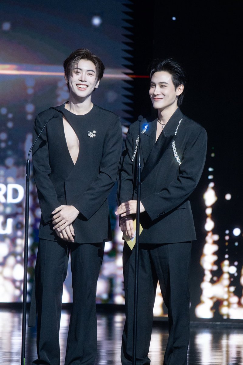InsightArtistTH's tweet photo. “อิน อินทัช และ เอฟโฟร์ พีรวิชญ์” ผู้ประกาศรางวัล
สาขานั���แสดงสมทบคู่ GL ยอดนิยมแห่งมหาชน
GL Supporting Duo – People’s Choice Award

ในงานประกาศรางวัล The Viral Hits Love Moment Awards 2026

#TheViralHitsLoveMomentAwards2026
#InsightArtist #in_intouchh #forawitch https://t.co/gS7dKFCLKO