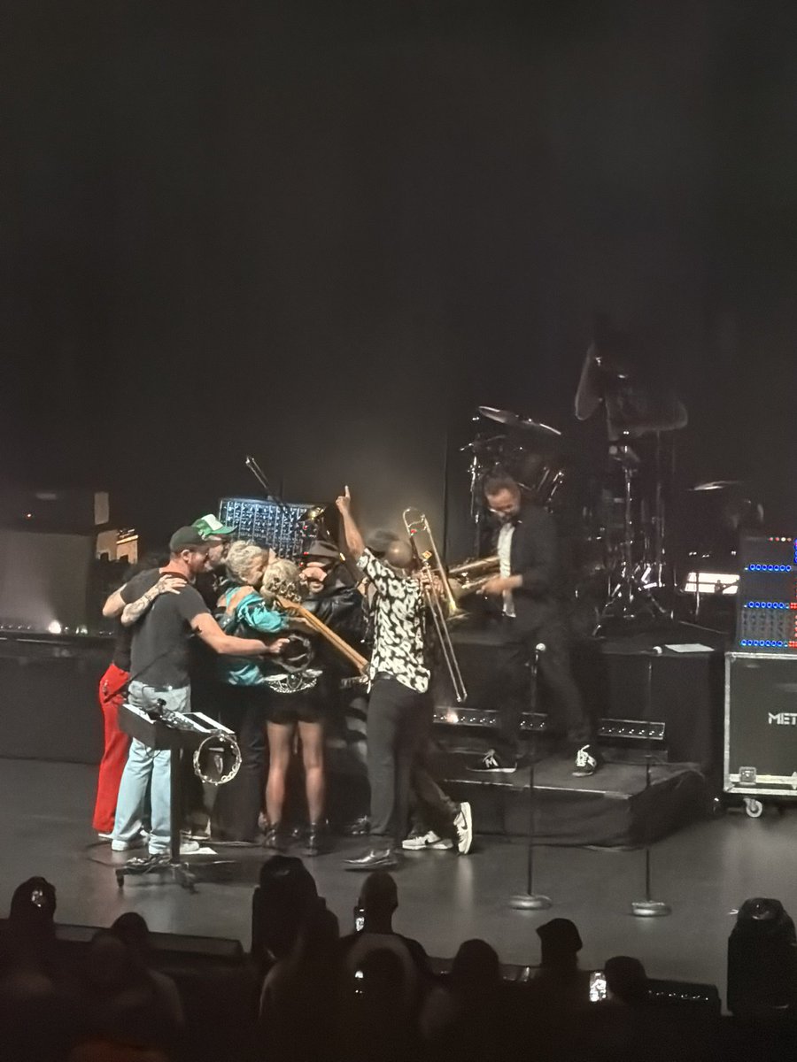 joshmorraz's tweet photo. Got to see @Metric, @bssmusic, and Stars last night! They were incredible!

#metric #brokensocialscene #stars #livemusic #concerts https://t.co/hZttnzDbMs