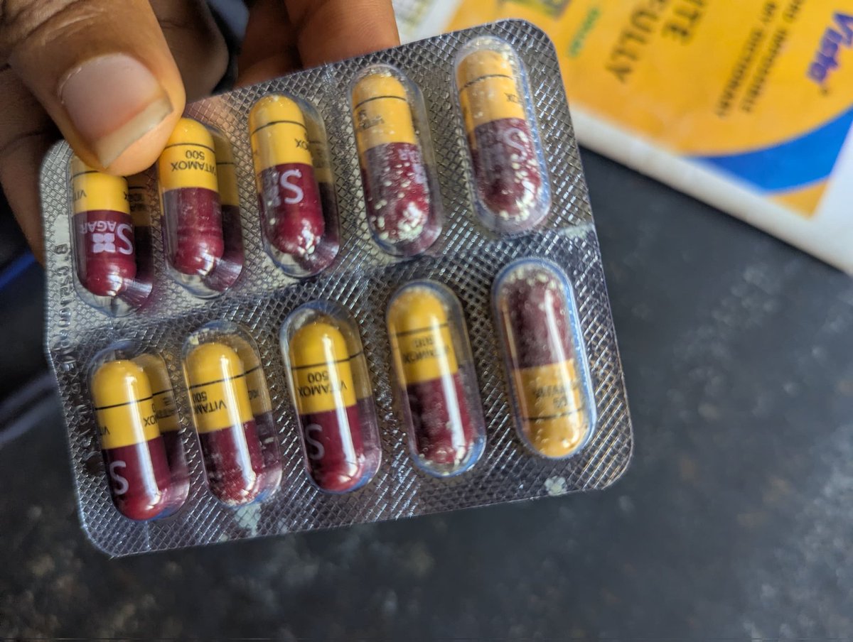 Sekenimde16's tweet photo. I'm sorry guys but I can't help but vent😭😭. I finally went to the health center and the doctor wrote different drugs for me after waiting for hours and without a test. I got the drugs and lookkkkk what I was given 😭😭. It even has growth(bacterial or fungal) on it. 😭 https://t.co/6XTlm3CMs4