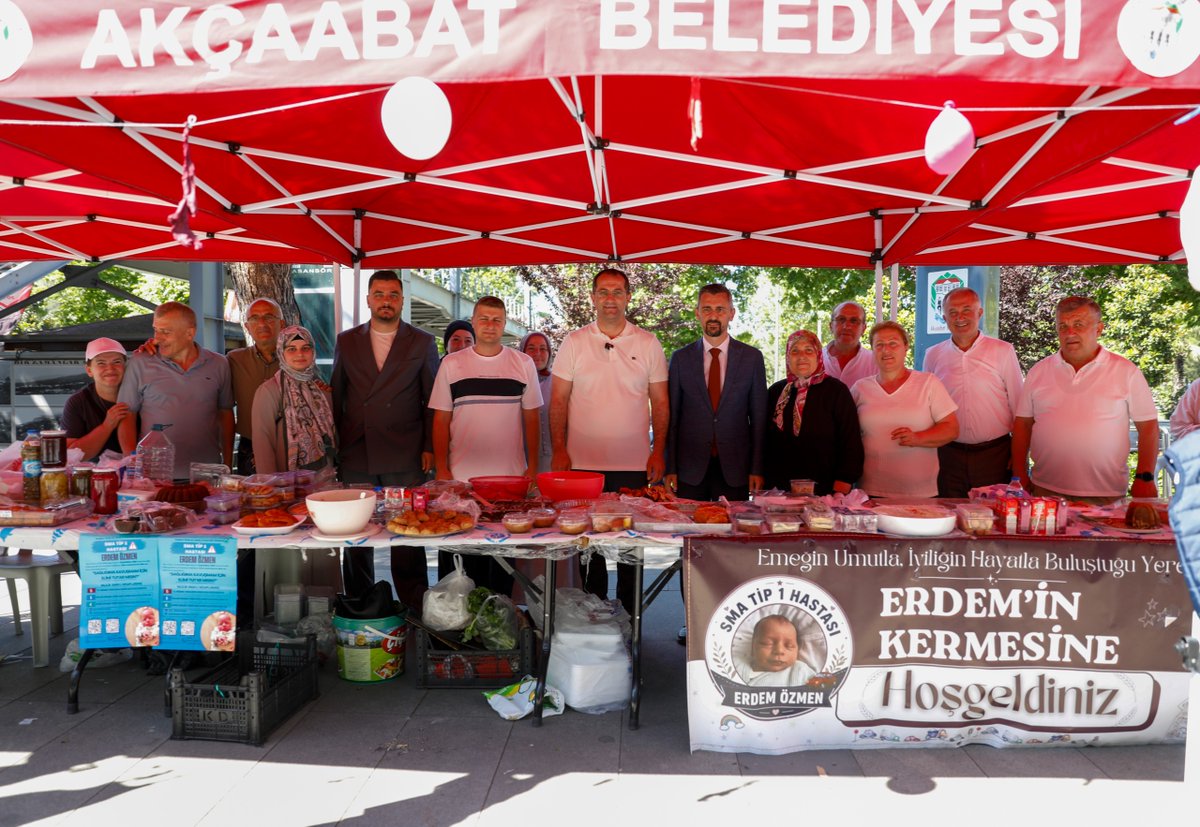 osman_ekim's tweet photo. 🤝 İyilikte buluşmaya devam ediyoruz.

SMA Tip 1 hastası evladımız Erdem Özmen için düzenlenen kermesi ziyaret ederek ailemizle ve gönüllülerimizle bir araya geldik.

Bu anlamlı organizasyona emek veren herkese gönülden teşekkür ediyor, Erdem evladımıza acil şifalar diliyorum. İnşallah el ele vererek umut olmaya devam edeceğiz.