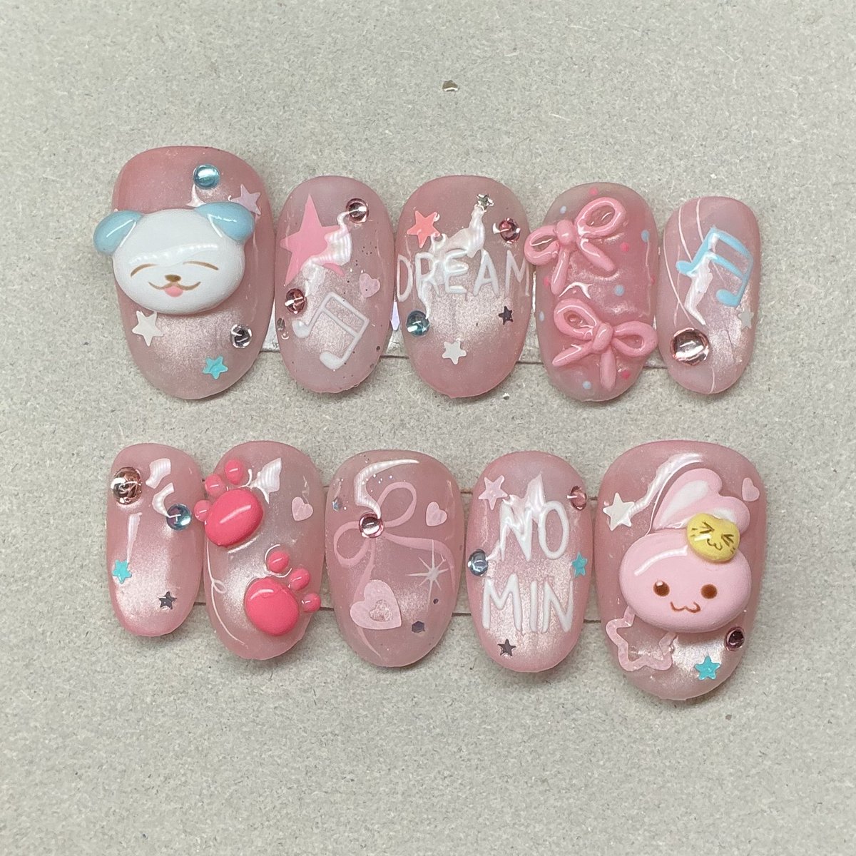 leppick_28's tweet photo. ลายโน่มินมาแล้วค่า  เด่กๆน่ารัก~🩵🩷✨

🐶มึอองงี่ 
🐰พิงกี้ 

ส่งปั้นตามคาแรกเตอร์ได้นะคะ
แถมกาวตะไบอุปกรณ์ติดครบค่า

#NCTJNJM_FANMEETING_TOUR_DUALITY 
#NCTJNJM_FANMEETING_TOUR
#ตลาดนัดNCTDREAM https://t.co/S4abB0cC9n