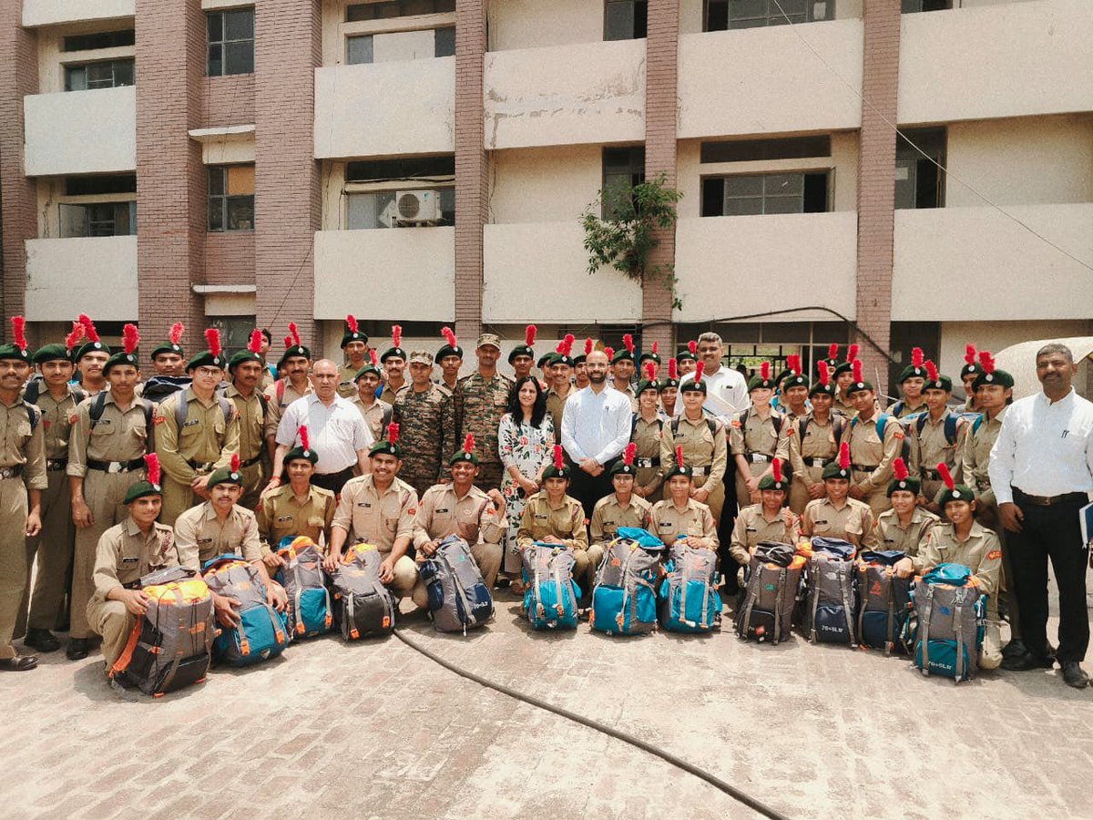 ndmaindia's tweet photo. Yuva Aapda Mitra Scheme:
Following the successful completion of the 7-day training programme, young volunteers in Haryana received Emergency Responder Kits to strengthen their preparedness and response capabilities during disasters. https://t.co/eNFrDCb94y