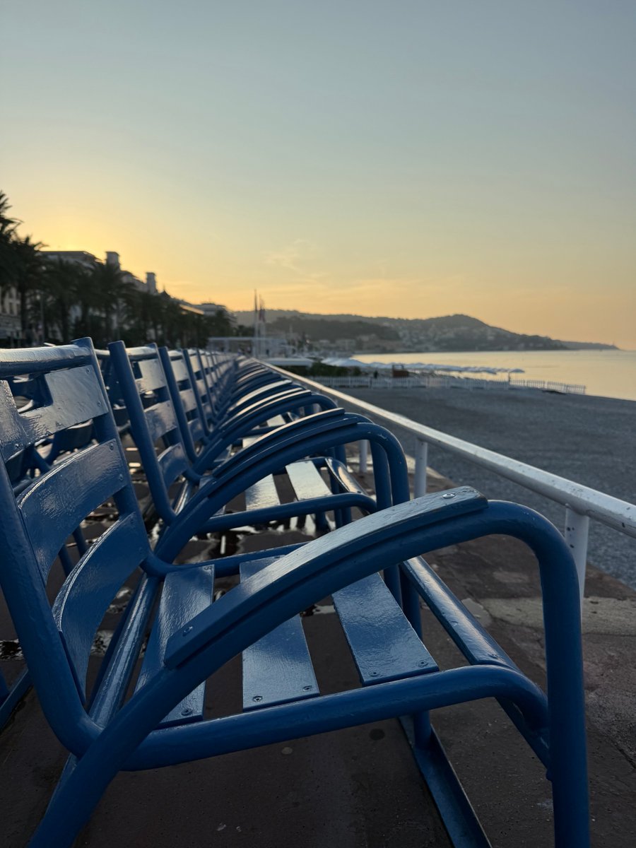 WHWithSuzanne's tweet photo. Come sit a while,
Tell me how you are.
Come sit a while,
Tell me something newโฆ
Whatโs your story?
Whatโs your dream?
Whatโs holding you back?
And everything in between.
#ComeSit #sunrise #Nice #Poetry #TimeTogether https://t.co/d9tEZjVu48