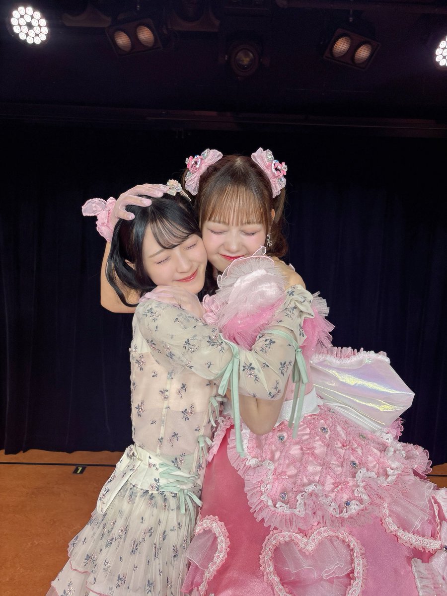 airi_sato0624's tweet photo. #大盛真歩卒業公演 
ありがとうございました🐰♡

スピーチで周りの人に恵まれてるって
お話していたけど、まほちゃんの
人柄にみんな救われているから
なんじゃないかなと思います(;_;)

優しくて、キラキラアイドルで
AKB48を照らしてくれたまほちゃんが
これからもずっとずっと！大好きです🥹 https://t.co/v3QDQVCzfx