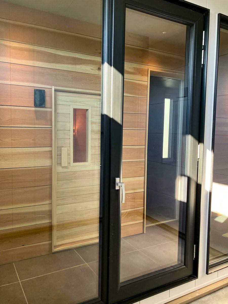 mysauna_japan's tweet photo. サウナの導入事例をご紹介✨

室内埋め込み（ビルトイン）型で4〜5人の広々としたサウナ🧖🏻
Bluetoothの音楽を楽しんだ後は、右側のシャワールームへ直行可能🚿

【オプション】
・Bluetoothスピーカー

▼詳細
https://t.co/1nQ9304kT8

#サウナ事例
#自宅サウナ
#MySauna https://t.co/02SUPSWvbH