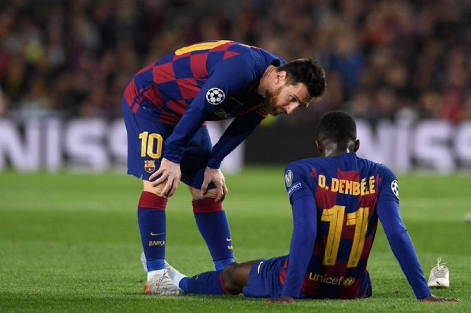 MessiLeoBrasil_'s tweet photo. Repórter: "Qual é sua foto favorita?"

🇫🇷 Ousmane Dembélé: 

"Surpreendentemente, é a imagem de Messi me confortando quando me machuquei contra o Dortmund na Liga dos Campeões de 2019."

Repórter: "Por que essa foto?"

🇫🇷 Ousmane Dembélé: "Por causa do que ele me disse: 'Não se preocupe, você vai ficar bem'. Naquele início de carreira, eu precisava disso e ele sempre me incentivou."