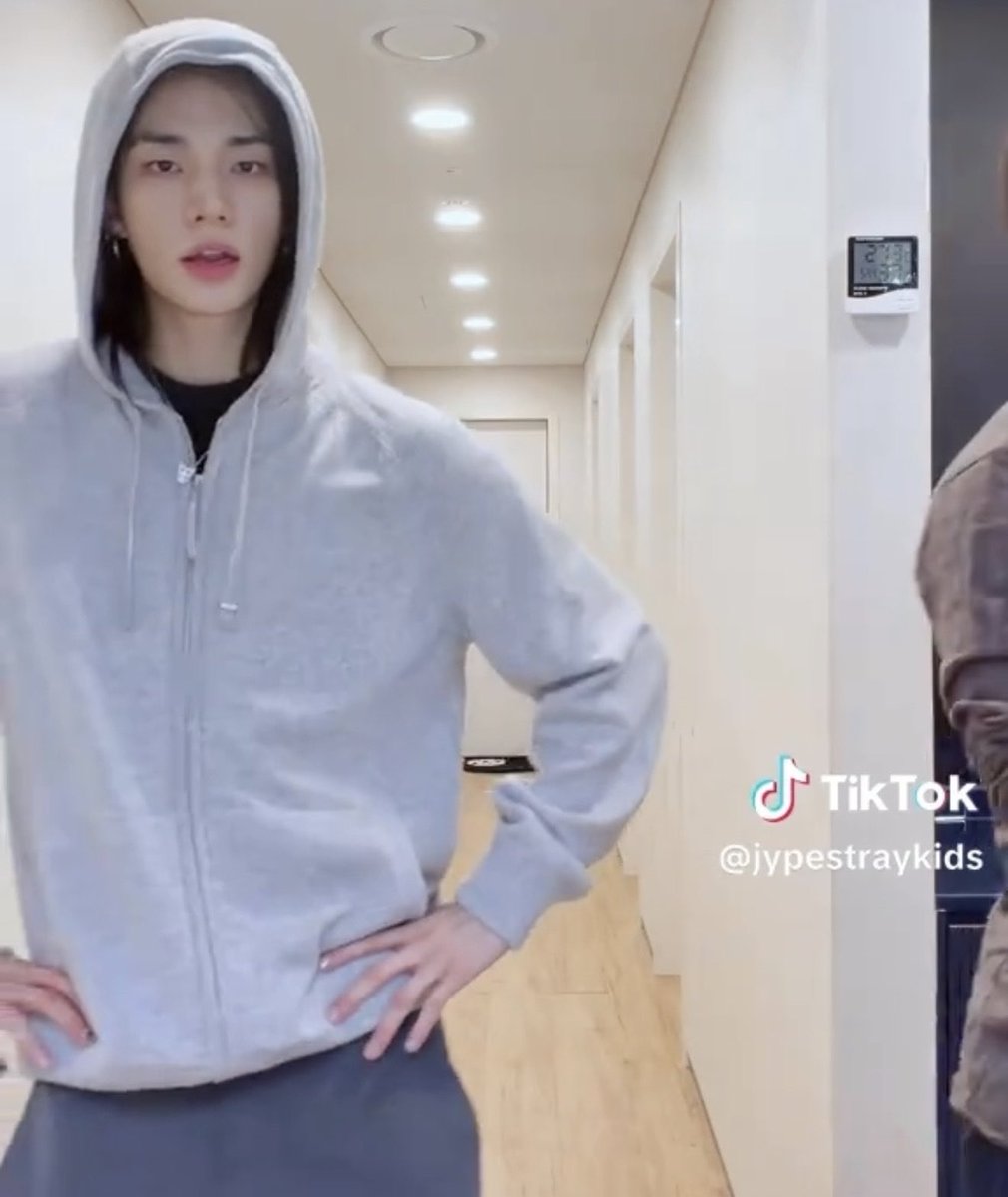 ittdecays's tweet photo. he turns to the side and his waist disappears, never beating pretty princess babygirl allegations😞(lino's omega truly) https://t.co/ZTY4lmU667