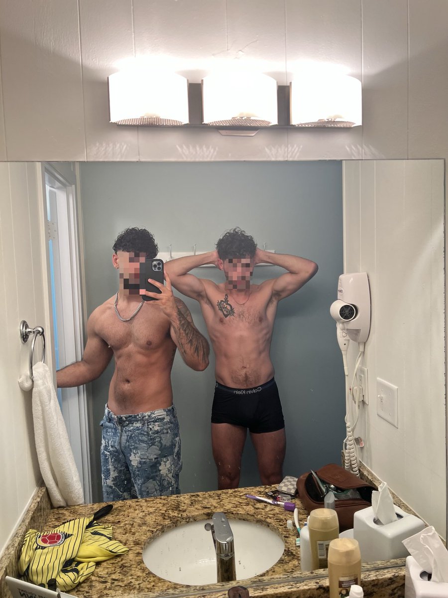 WhiteXstallionn's tweet photo. Boys trip.. the city isn’t ready for us #dl #gymbros #gooners #muscle #hung #schlong #dom #tagteam #cumdump https://t.co/BEYSseH542