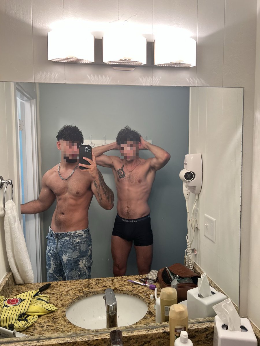 WhiteXstallionn's tweet photo. Boys trip.. the city isn’t ready for us #dl #gymbros #gooners #muscle #hung #schlong #dom #tagteam #cumdump https://t.co/BEYSseH542