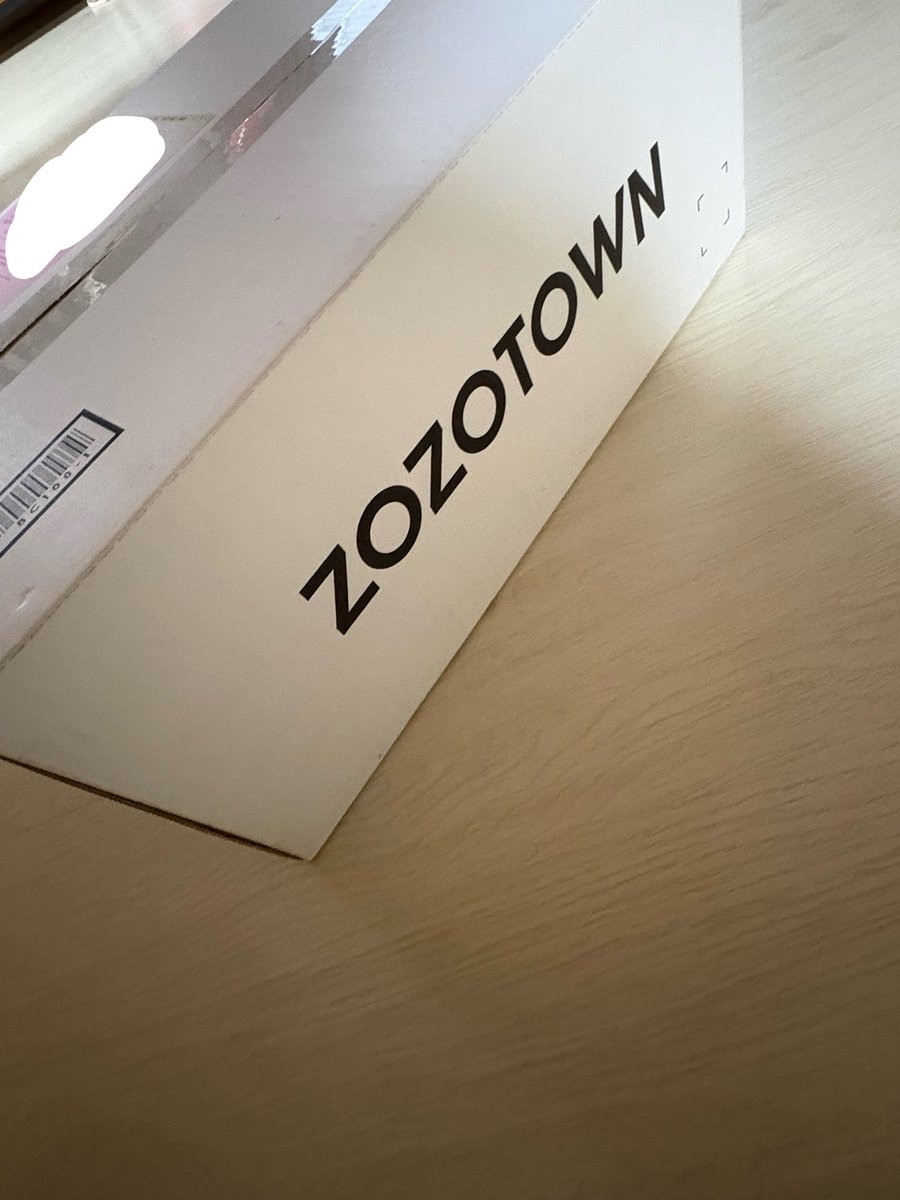afo7l7's tweet photo. 見慣れない色味で届いたZOZOさん
今月4回も注文したけどはじめてみた白
#ZOZOSALE箱CP https://t.co/w9BjcrWcXS