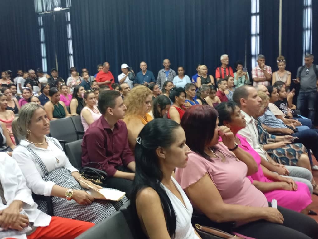 UnissJMarti's tweet photo. Centros Universitarios Municipales de la @UnissJMarti de #SanctiSpíritusEnMarcha efectúan graduación del curso 2025-2026 Felicidades para todos los egresados de la universidad espirituana y de otras universidades cubanas. Éxitos muchachos #UnissNosUne @Ariadnavr2019 @Edelvy5 https://t.co/XMMotyiTJO