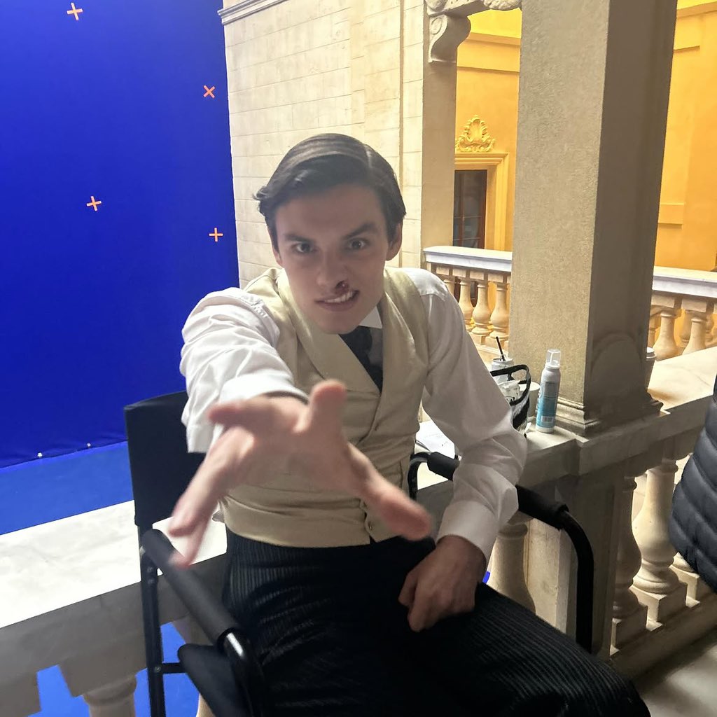 milliefeeds's tweet photo. millie bobby brown with louis partridge behind the scenes of enola holmes 3! 💐 https://t.co/TAZNKZbfPl