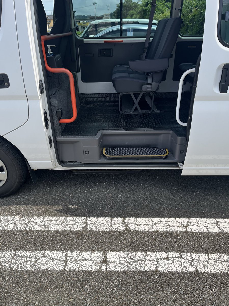 magokono's tweet photo. 昨日は市委託へき地患者輸送バス🚌
今日はMJでスクールでした🚌💨
天気もちょうど良かったので愛機のオイル交換をしました🔧今となっては貴重なオイルですからね😅大事に使わなければ😂

今日も1日お疲れ様でした🫡 https://t.co/reqH5H34mE