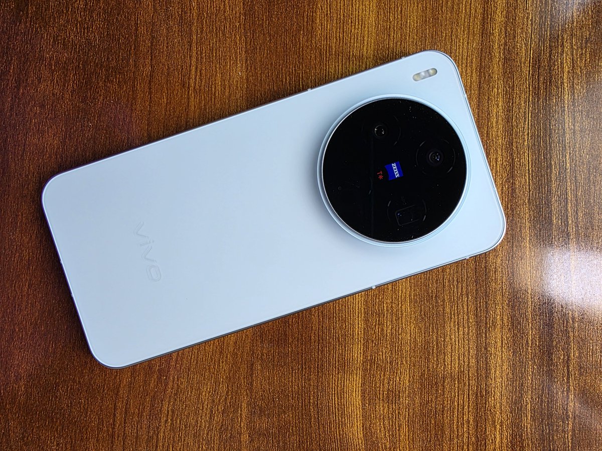 amiayushman's tweet photo. Deal Alert⚠️⚠️🚨🚨📱 Vivo X300 (12/512) For Sale

✨ Bought: May 2026
🆕 Used only 2 weeks
💎 Excellent condition, no issues
📦 Box, bill &amp; accessories included

📩 DM if interested.
#VivoX300 #PhoneForSale #UsedPhone #TechDeals

@Gadgetsdata @yabhishekhd https://t.co/JX0sfHArTi