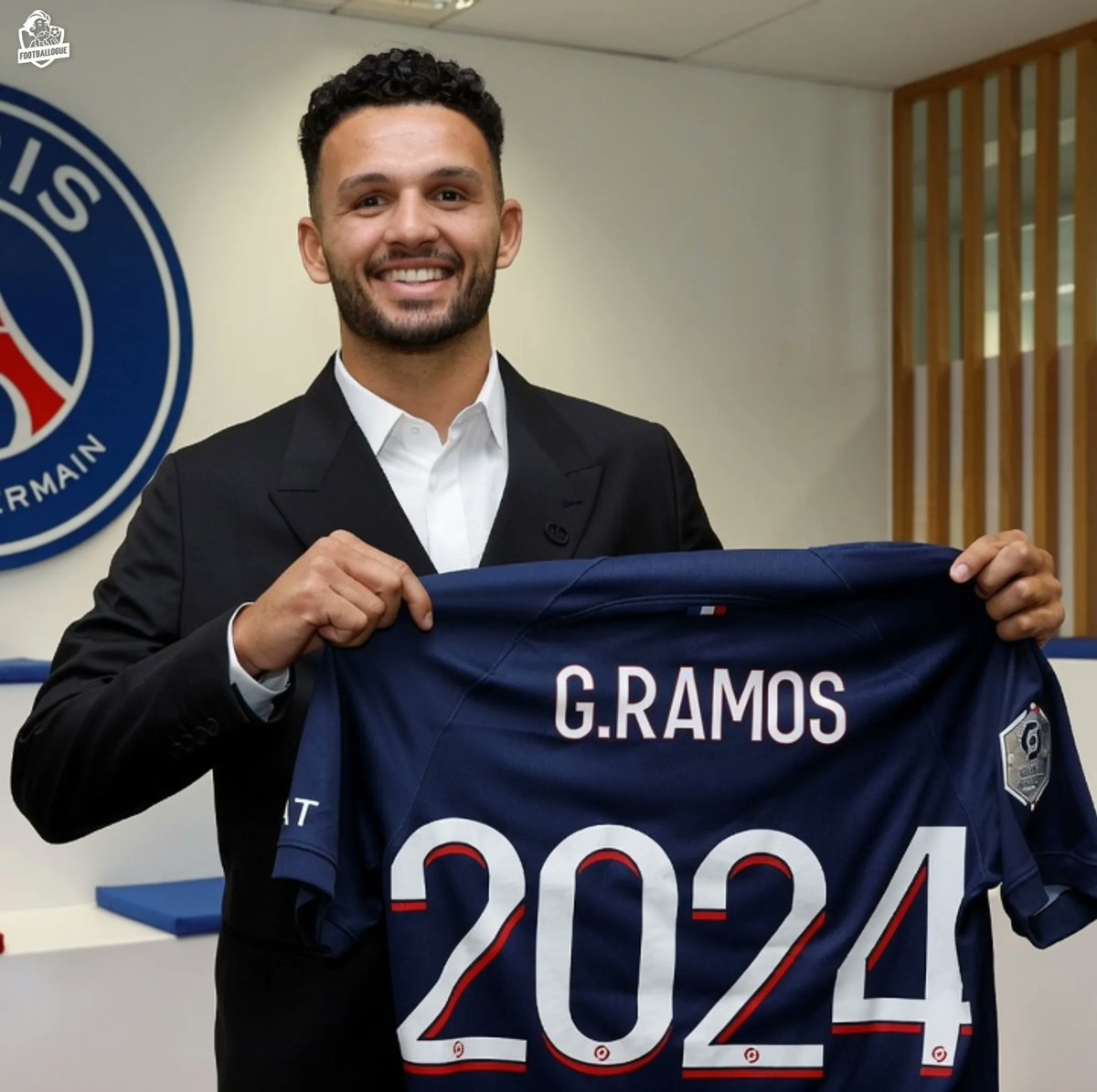 Footballogue's tweet photo. 𝟮𝟬𝟮𝟰 : Gonçalo Ramos 🇵🇹 signe au PSG pour 75M€
𝟮𝟬𝟮𝟲 : Gonçalo Ramos 🇵🇹 quitte le PSG pour 75M€

Le Paris Saint-Germain vient de réussir une sacrée opération financière, au regard du passage assez moyen du portugais dans le club de la capitale... 😳 🤷‍♂️

2023-24 : 
👕 40 matchs
⏱ 1877 min de jeu 
⚽ 14 buts

2024-25 :
👕 46 matchs 
⏱ 1813 min de jeu
⚽ 19 buts 

2025-26 :
👕 45 matchs
⏱ 1700 min de jeu
⚽ 12 buts