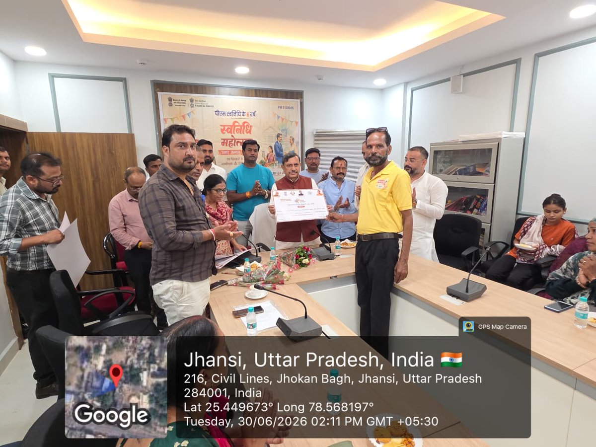 DayNULMJhansi's tweet photo. नगर निगम झांसी में दिनांक 30.06.2026 को स्वनिधि महोत्सव का आयोजन किया। जिसमें माननीय महापौर जी और पार्षद गण द्वारा लाभार्थियों को प्रमाण पत्र वितरण कर वेंडर्स को सम्मानित किया गया।
#PMSVANidhi #StreetVendors
#LokKalyanMela
#6YearsofPMSVANidhi #UPSUDA https://t.co/BMpbWugHwf
