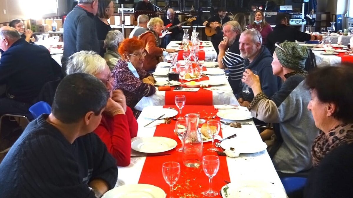 presseocean's tweet photo. Un repas festif mensuel pour 3 euros : leur formule antigaspi fait un tabac dans cette commune de Loire-Atlantique | Presse Océan
➡️ https://t.co/45IhkcFjSX
#Nantes https://t.co/aTZ2TJwGDM