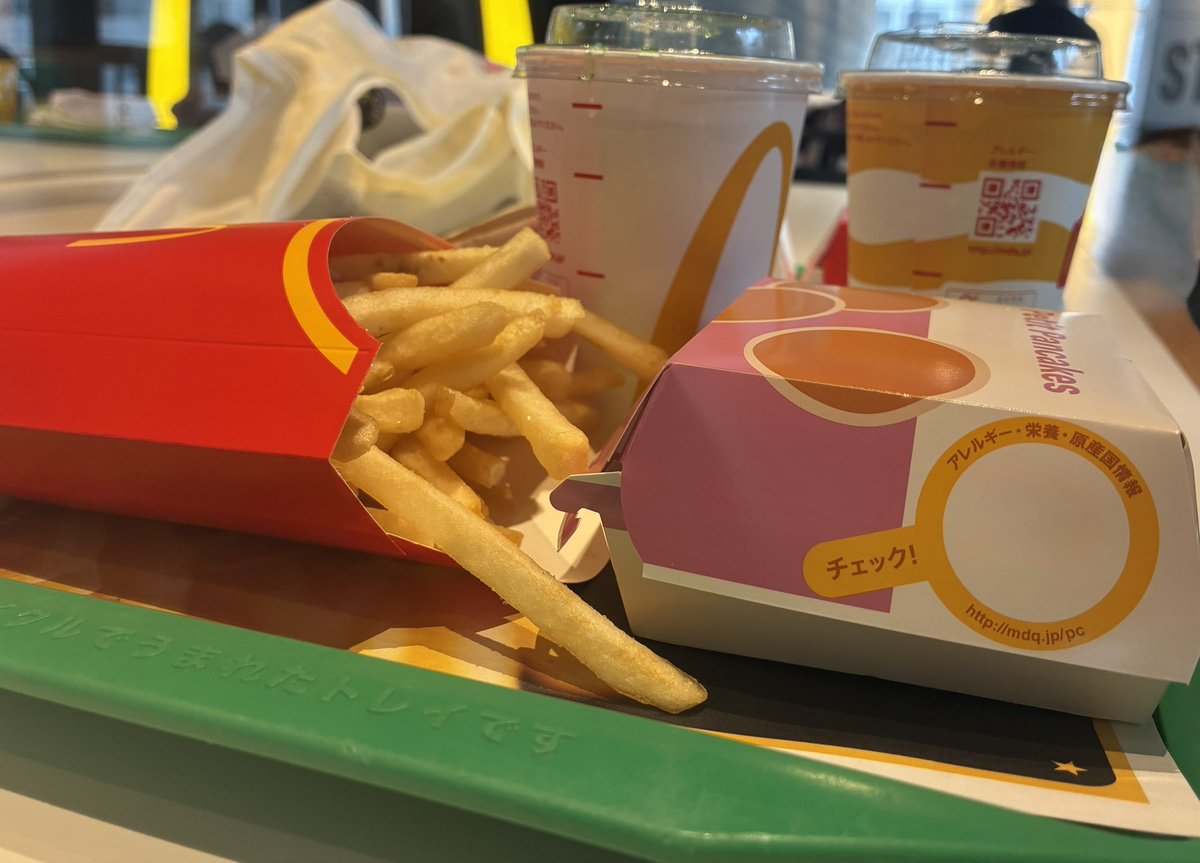 IPRa_1225's tweet photo. #6月を写真４枚で振り返る
今月は色々食べまくりました🍜🍔🥗🥤
太ったからダイエットしないといけない。でも、美味しいものを沢山食べたい…(笑) https://t.co/9LvU7QIysp