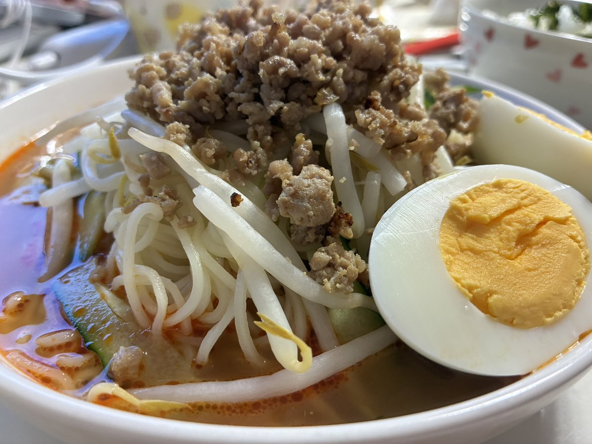 IPRa_1225's tweet photo. #6月を写真４枚で振り返る
今月は色々食べまくりました🍜🍔🥗🥤
太ったからダイエットしないといけない。でも、美味しいものを沢山食べたい…(笑) https://t.co/9LvU7QIysp