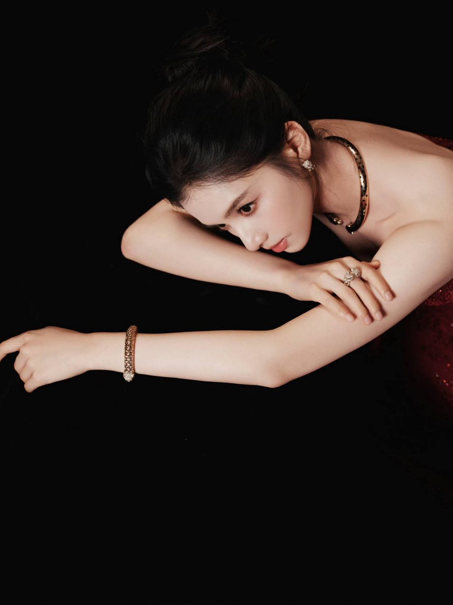 Jingyiie's tweet photo. An ode to Crimson. https://t.co/Rhb78EPhZu