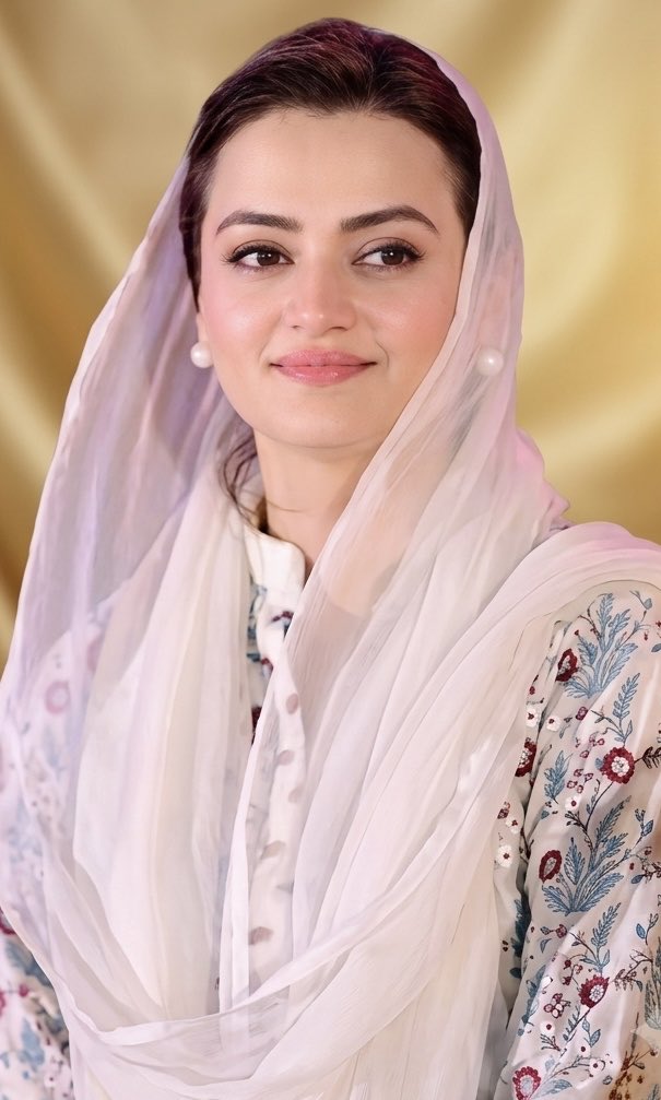 saleemspeaks2's tweet photo. 25 کروڑ  گونگی بہری عوام کے منہ پر  کرپٹ اشرافیہ کا زناٹے دار تھپڑ ہے۔

جہاز کیوں خریدا؟

سوال پوچھنے پر رعونت سے بھرپور چہرے اور بے انتہا کانفیڈینس سے مریم اورنگزیب نے جواب دیا "خریدا ہے بھائ۔ 

یعنی تم کیا کر لو گے؟ تم کیا کوئ بھی کچھ نہیں کر سکتا ہمارا۔ 

مریم اورنگ زیب صاحب یہ پیسہ عوام کا ہے عوام پوچھ رہی ہے ۔ جس تکبر سے جواب دیا اپ نے اس عوام کو ائینہ دیکھایا ہے یہ انتہای قابل مذمت ہے ۔ 

خدا کی لاٹھی بے اواز ہے  اتنا تکبر غرور میرے رب کو پسند نہی ہے ۔ جمہور اپکی نظر میں صرف کیڑے مکوڑوں کے علاوہ کچھ نہی ہے ۔ یہ اج اپ نے ثابت کر دیا