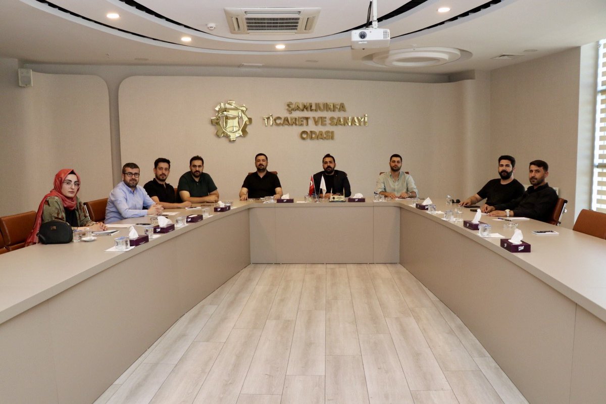 TOBBUrfaGGK's tweet photo. TOBB Şanlıurfa Genç Girişimciler İcra Kurulu Haziran Ayı Toplantısı, İcra Kurulu Başkanımız Mehmet Suphi Karakuş başkanlığında gerçekleştirildi.

Toplantıda, önümüzdeki dönemde hayata geçirilmesi planlanan proje ve faaliyetler kapsamlı bir şekilde değerlendirilerek istişare edildi. Şanlıurfa’da girişimcilik ekosistemine katkı sağlayacak çalışmalar, sosyal sorumluluk projeleri ve genç girişimcilerin gelişimine yönelik planlamalar ele alındı.

Alınan kararların ilimize, girişimcilik camiamıza ve kurulumuza hayırlı olmasını temenni ediyor; ortak akıl ve güçlü iş birliğiyle üretmeye devam ediyoruz.
@sanliurfatso @mdoganyetim @Msuphikarakus @tobb_ggk @TOBBiletisim @RHisarciklioglu
