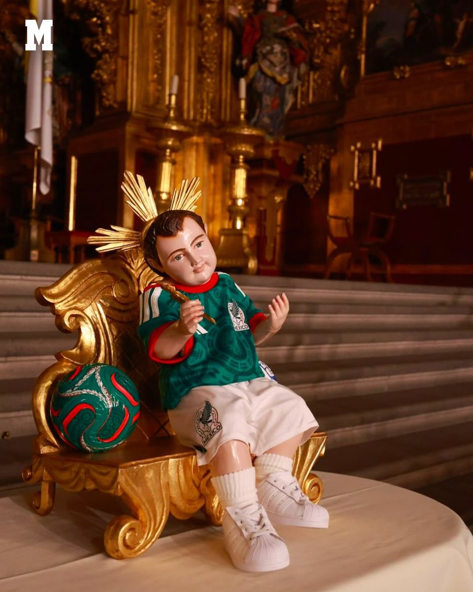 MarcaMexico_'s tweet photo. 🇲🇽👶 Le pusieron el uniforme de la Selección Mexicana al Niño Jesús en la Catedral Metropolitana previo al encuentro de 16vos de final ante Ecuador 🇪🇨

#mexico #futbol #fifaworldcup #futbol #mundial2026 https://t.co/pSPuUare4X