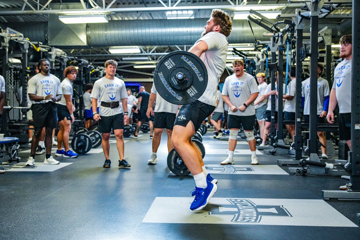 IndStFB's tweet photo. #EarnIt in the weight room

Last lift before the weekend 😤

#MarchOn | #LeaveNoDoubt https://t.co/nh0pZwFYAx