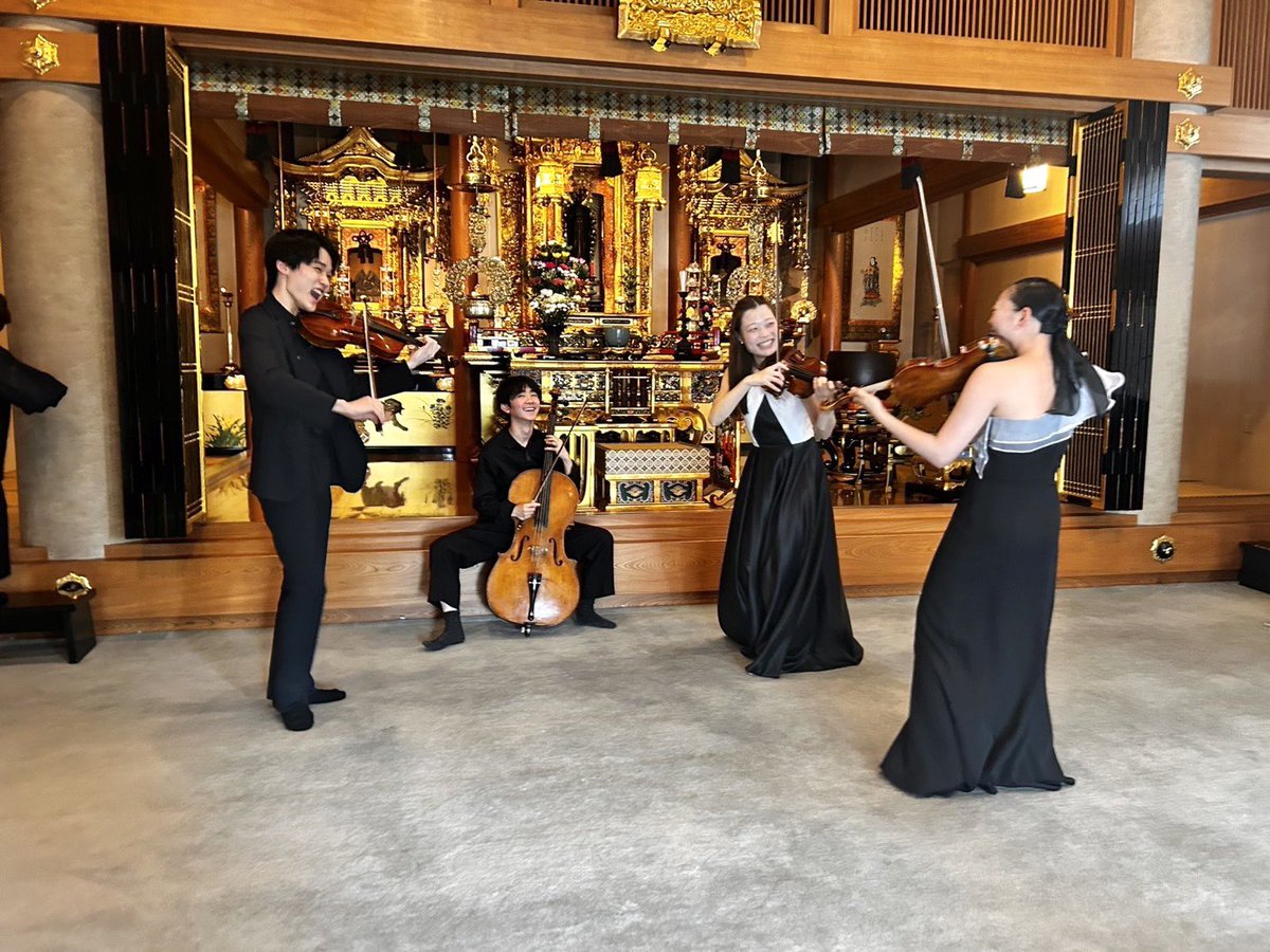 honokasugitani's tweet photo. 2026年5月31日(日)は勝林寺さんで同級生3人と演奏させていただきました！！
⁡
いつも仲が良い4人だから、毎回の合わせが楽しすぎちゃいました🤭
本番も素敵なお寺でお客さまも暖かく聴いてくださり、演奏していて本当に気持ちが良かったです🫶🏻
⁡
貴重な機会を誘ってくれた慶定くんありがとう🙏🏻 https://t.co/z7NbTAwxEL