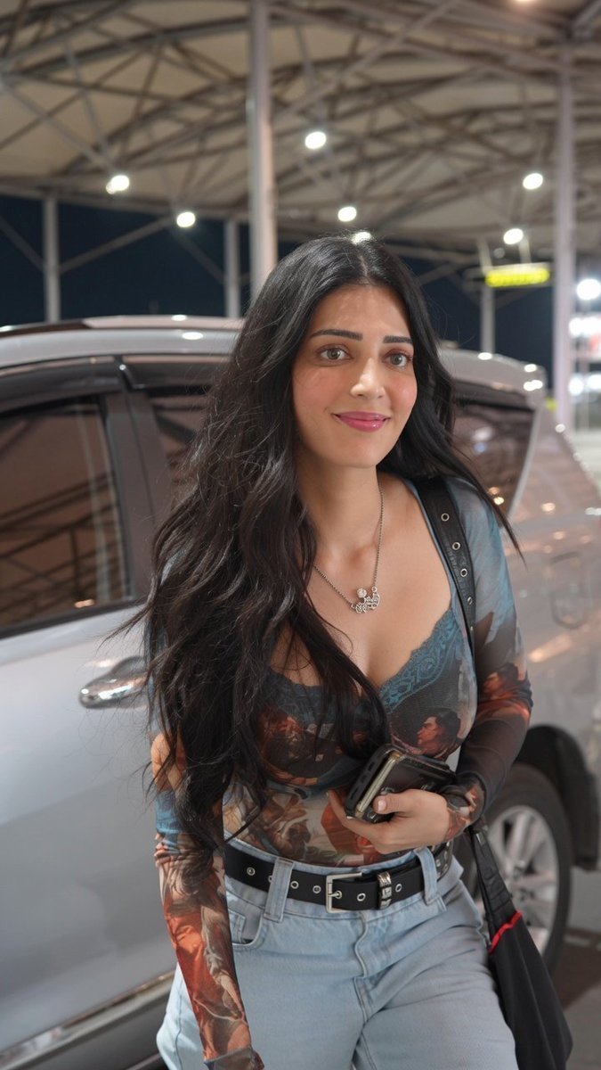 Filmy_Clicks's tweet photo. #ShruthiHaasan latest 📸 https://t.co/3Traxitkiu