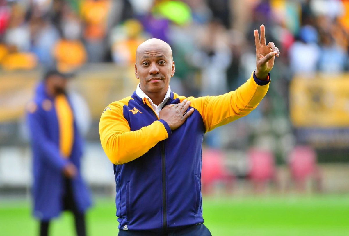 Mapiano_Piano's tweet photo. Renewing contracts of finished cows speaks volumes about your leadership skills and the direction Kaizer Chiefs has taken 😴 https://t.co/Jc8vygx6xP