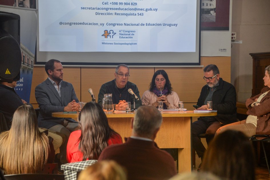 MEC_Uruguay's tweet photo. ▶️El 4to Congreso Nacional de Educación “Misiones Sociopedagógicas” sigue promoviendo el diálogo y la participación ciudadana en cada rincón del país. 

✔️Encuentros temáticos
✔️Asambleas territoriales
✔️Comisiones organizadores en cada departamento

Todos los detalles👇
https://t.co/yTHmydERHH