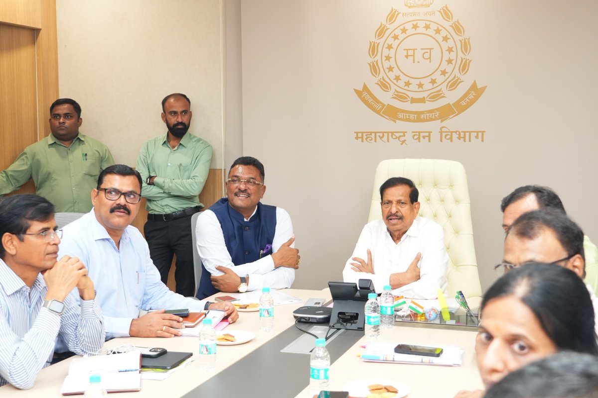 PratapSarnaik's tweet photo. 🗓️ ३० जून २०२६ l 📍 मंत्रालय 

संजय गांधी राष्ट्रीय उद्यानातील अतिक्रमण, निष्कासन व पुनर्वसनाबाबत आज वन मंत्री मा. ना. गणेश नाईक यांच्या अध्यक्षतेखाली आज बैठक घेण्यात आली.

या बैठकीत अतिक्रमण निष्कासन, पात्र लाभार्थ्यांचे पुनर्वसन तसेच पुढील कार्यवाहीचा सविस्तर आढावा घेण्यात आला.

@NaikSpeaks 

#Pratapsarnaik #Ganeshnaik 
#SanjayGandhiNationalPark
#Rehabilitation
#ForestConservation