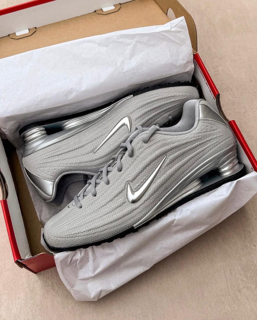 _Akudey's tweet photo. NIKE SHOX R4

SIZE 40-45 AVAILABLE 

450 CEDIS 

DM/CALL/WHATSAP 0549891953 FOR PURCHASES. https://t.co/t0TEYPLGHh
