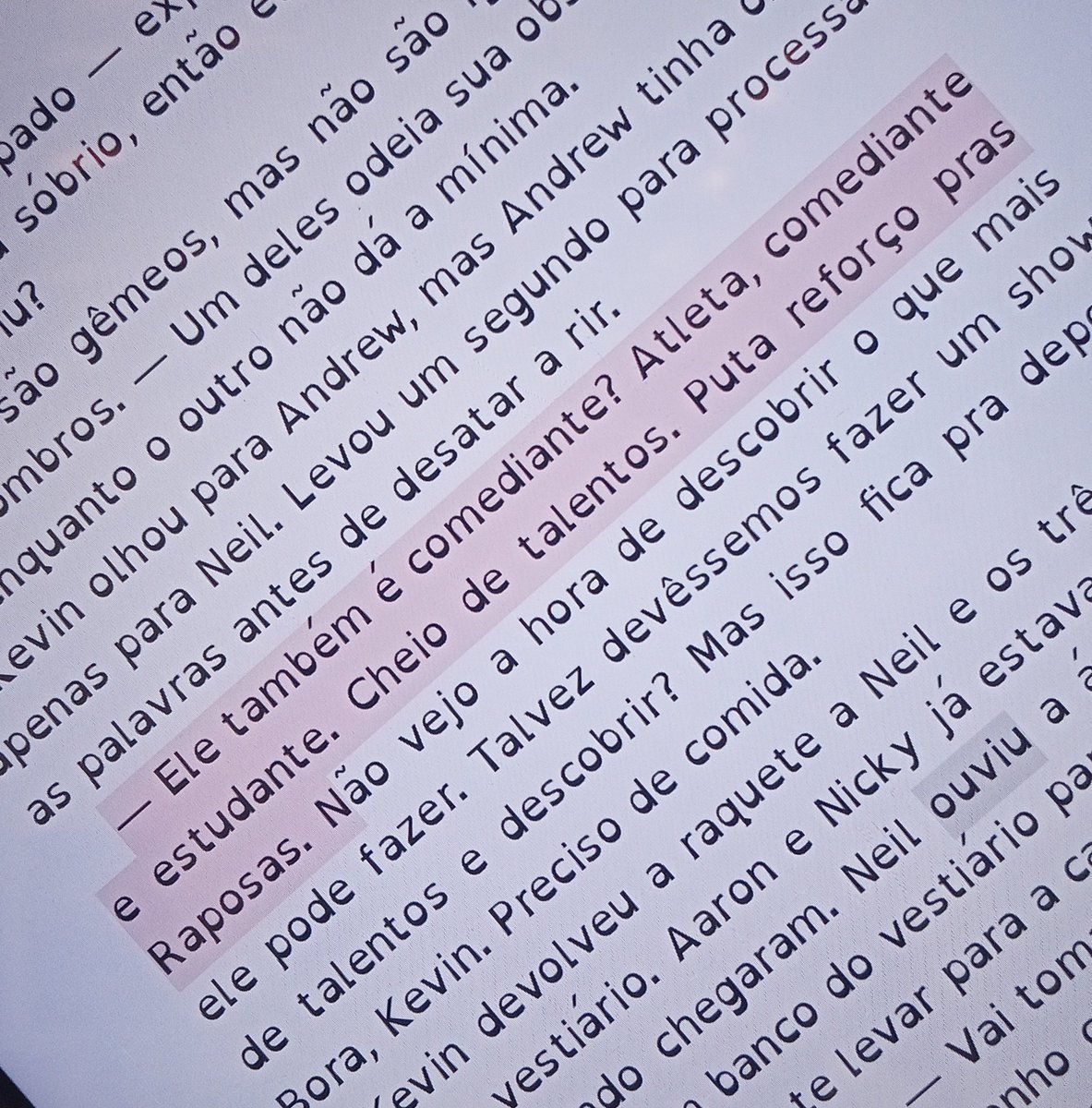 lariminx's tweet photo. todo mundo julga o Andrew no primeiro livro mas eu acho ele o auge do humor https://t.co/7vdUFB5yeU