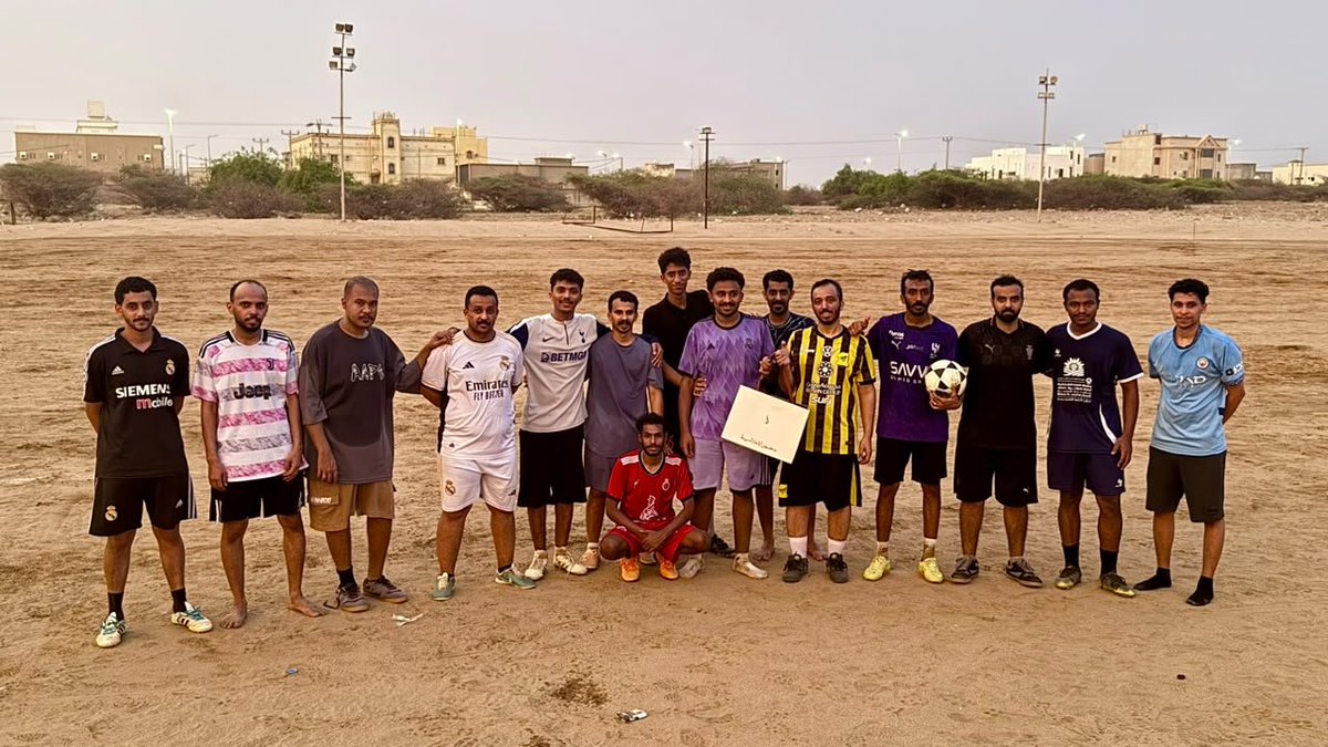 alrad_1's tweet photo. يعطيكم العافيه ي رجال جميع على تعاونكم معانا الفتره الماضيه والاستمرارية في التمارين ، وتم اليوم تكريم اللاعب ( علي دشاشي )  بجائزة لاعب الشهر 
لانضباطه الفتره الماضيه ، ونتمنى الشهر القادم وجيه جديده وشدو حيلكم ي رجال وبالتوفيق 🔥🤍🤍💚 https://t.co/x1mRYeyYah