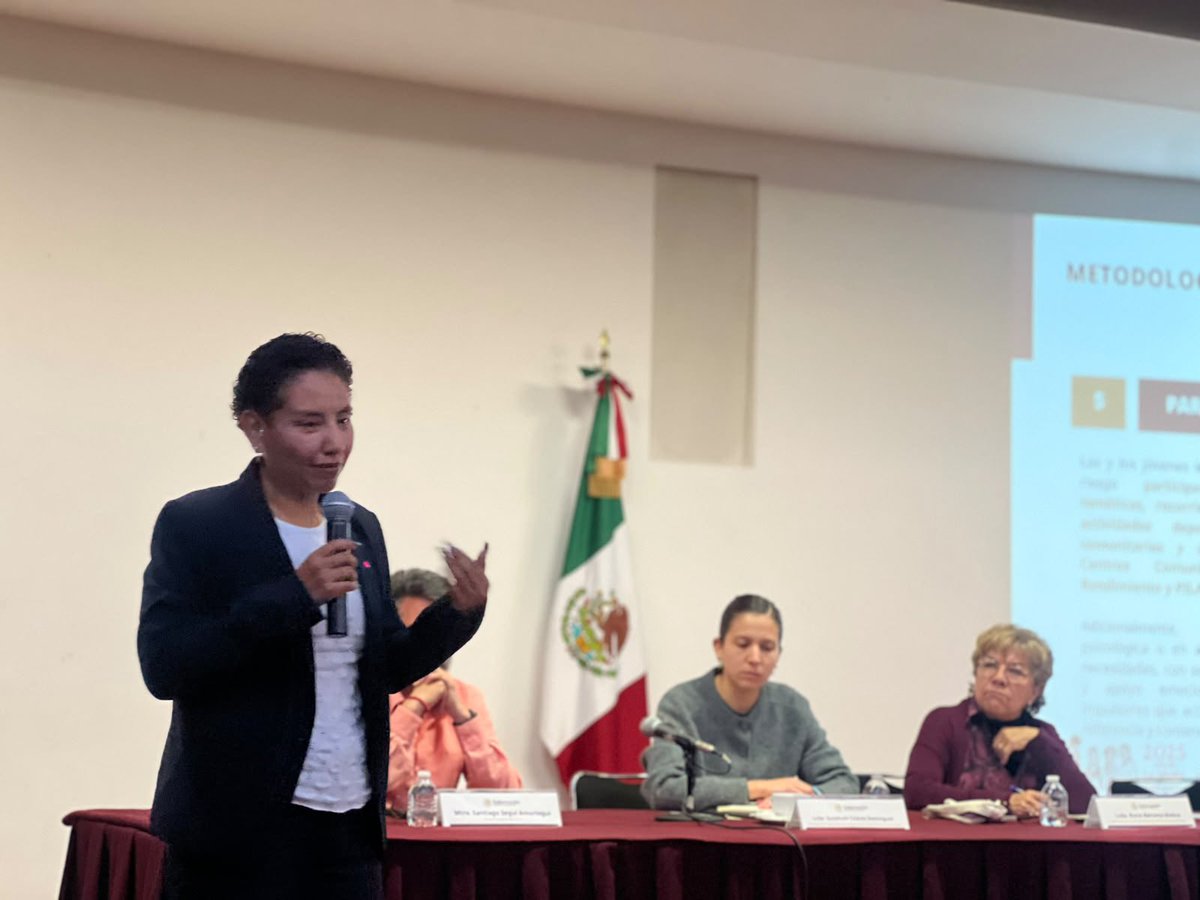 Bety_Olivares's tweet photo. Ayer me reuní con los compañer@s responsables de las zonas de paz, de las dependencias gubernamentales la @SEGOB_mx, @SSPCMexico, @SEP_mx, Secretaría del Trabajo y Previsión Social y del @DIF_NMX; pudimos dialogar e intercambiar puntos de vista sobre el desarrollo de los trabajos que en conjunto realizamos.

Seguiremos impulsado la construcción de una cultura de paz, acompañada de bienestar.

#HumanismoMexicano
#PrimeroLosPobres
#LosJóvenesUnenAlBarrio 🇲🇽❤️