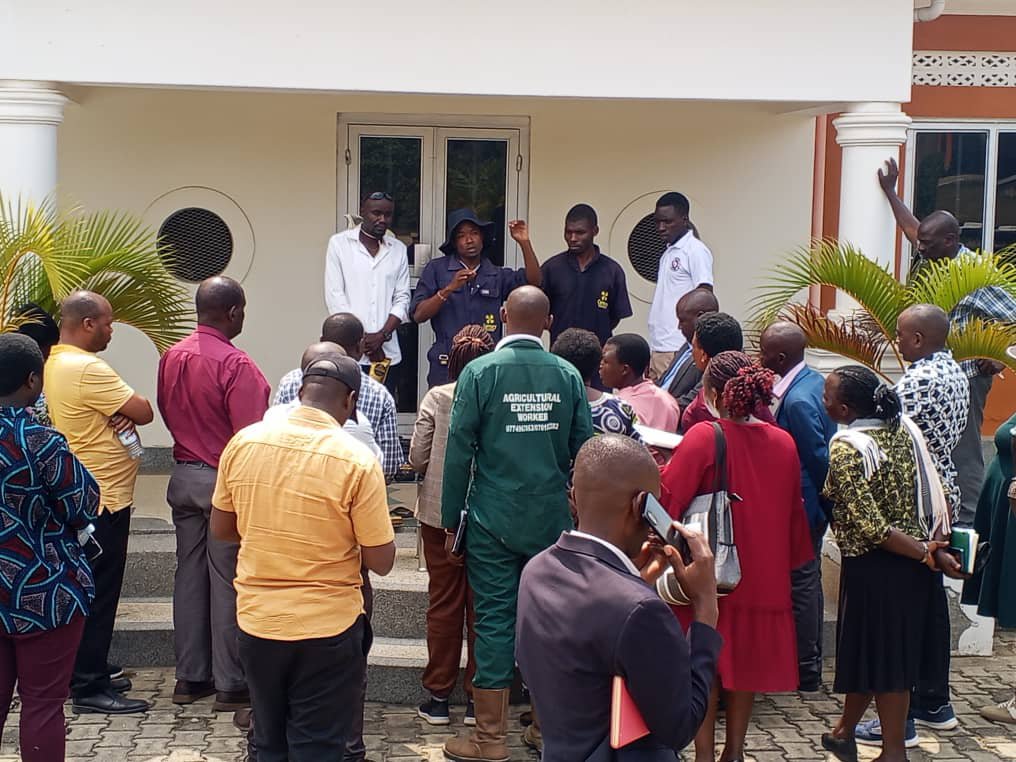 Mugabedavis5's tweet photo. Great things happen when leaders and innovators work together. Today, we welcomed the Rukungiri District administration to our coffee farm for a field visit, discussions on modern coffee farming, and a showcase of our premium Century Coffee products. https://t.co/n8Zr9bpuMy