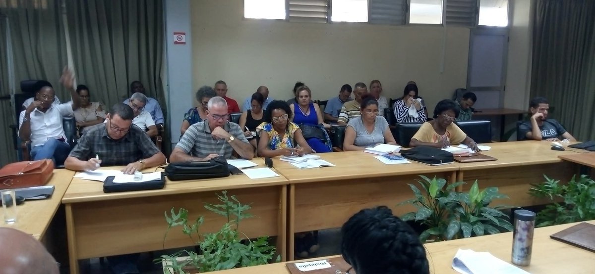 RicardoArtemisa's tweet photo. Con la presencia de nuestra Primera Secretaria del Partido @GladysArtemisa quedó constituido el Pleno Provincial, espacio para el análisis y toma de decisiones que fortalecen nuestro trabajo.
Analizamos fundamentalmente soberanía alimentaria y cambio de matriz energética. https://t.co/x5x5sl2j0L