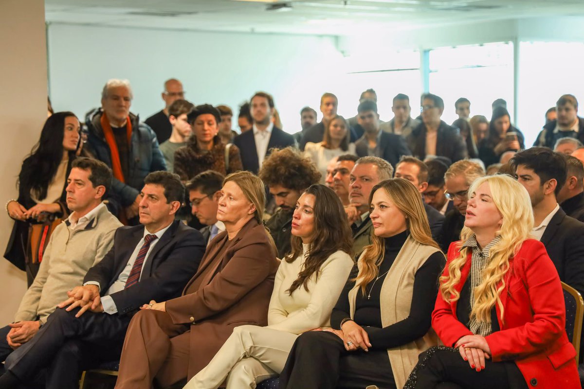 QuintelaRicardo's tweet photo. La Rioja tiene una gran oportunidad de crecer a partir del desarrollo minero, pero ese camino debe construirse con planificación, responsabilidad y una visión de largo plazo.

Por eso presentamos en el @CFI_Argentina el Plan Quinquenal para el Desarrollo Minero 2026–2030, una herramienta que brinda previsibilidad, seguridad jurídica y promueve las condiciones para atraer inversiones que generen empleo y desarrollo para los riojanos y las riojanas.

Gracias a @ignalam por el espacio y a todos los empresarios, profesionales e inversores que acompañan este desafío y confían en el potencial de nuestra provincia.